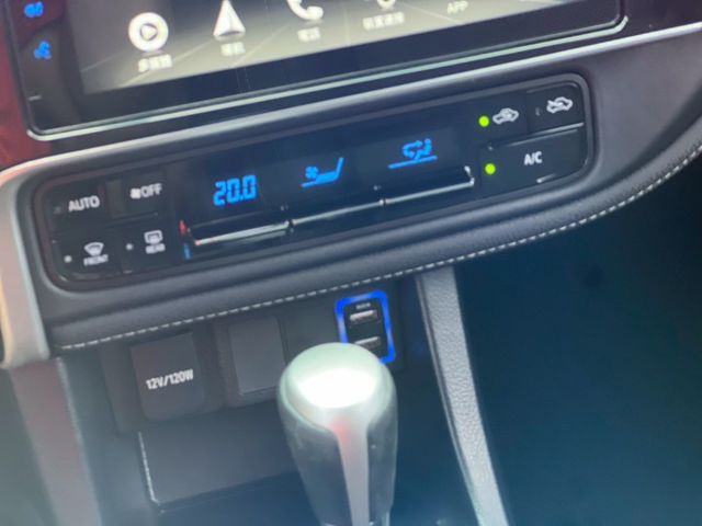 僅跑3萬 GARMIN導航主機 稀有尊爵版 電動椅 led頭燈 賞車另有優惠價  第14張相片