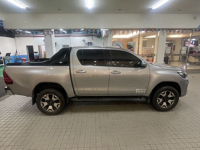 HILUX 2.8  第4張相片