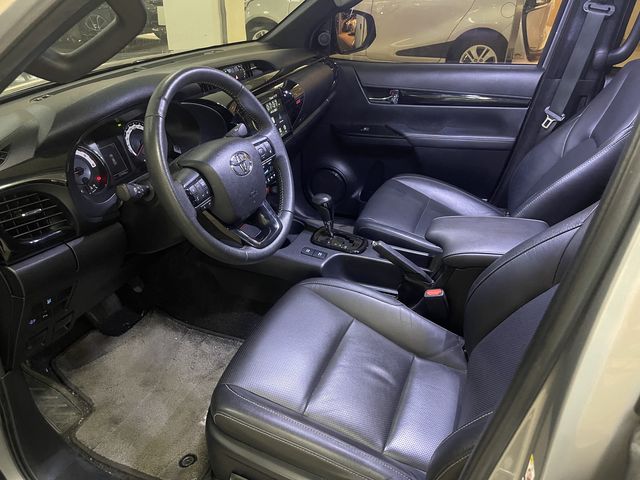 HILUX 2.8  第7張相片