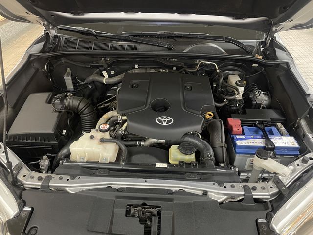 HILUX 2.8  第10張相片