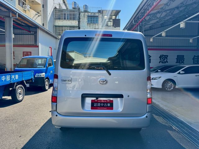 TOWN ACE VAN 5人  第6張相片