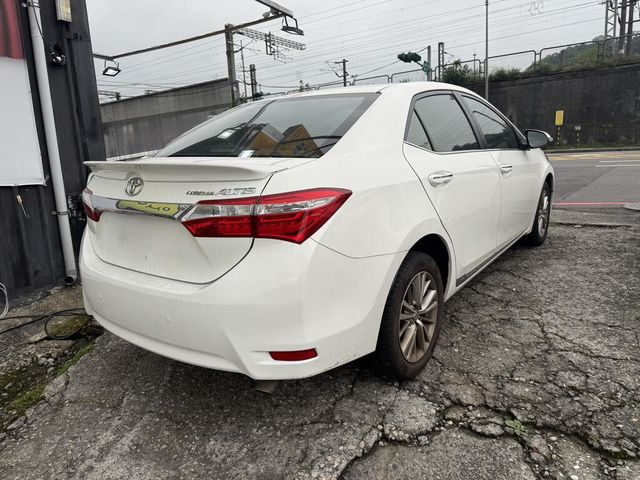 TOYOTA豐田 ALTIS  第2張相片