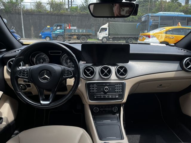 M-BENZ賓士 CLA250  第3張相片