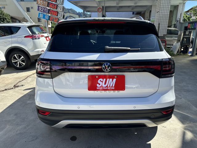 230 TSi Tech 新車價104.8萬 原鈑件 原漆 認證車 原廠保固到2027年8月 可全額貸  第5張相片