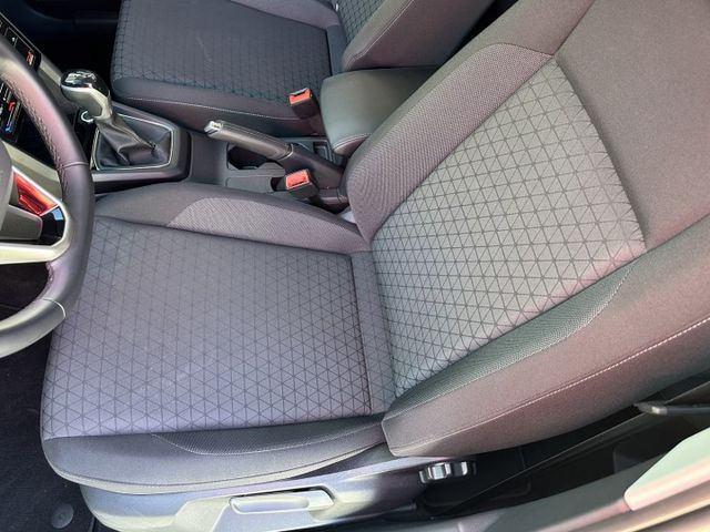 230 TSi Tech 新車價104.8萬 原鈑件 原漆 認證車 原廠保固到2027年8月 可全額貸  第18張相片