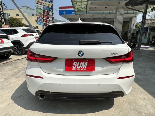 2020年領牌/總代理118i/5AS輔助駕駛/無線CarPlay/雙前座電動椅/電尾門/HK音響/氣氛燈/摸門/可全貸  第5張相片