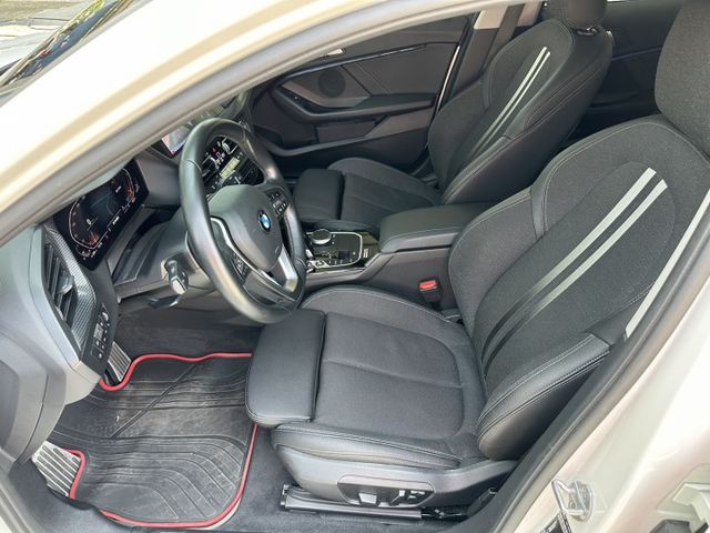 2020年領牌/總代理118i/5AS輔助駕駛/無線CarPlay/雙前座電動椅/電尾門/HK音響/氣氛燈/摸門/可全貸  第8張相片