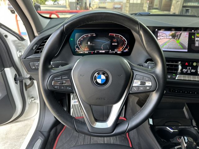 2020年領牌/總代理118i/5AS輔助駕駛/無線CarPlay/雙前座電動椅/電尾門/HK音響/氣氛燈/摸門/可全貸  第11張相片