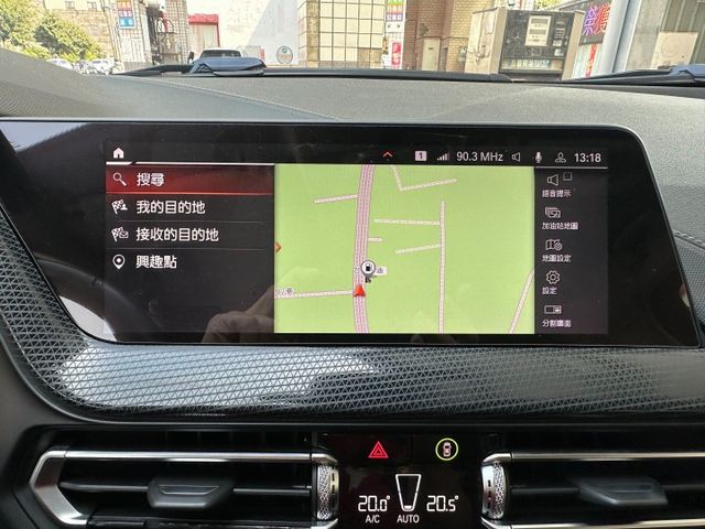 2020年領牌/總代理118i/5AS輔助駕駛/無線CarPlay/雙前座電動椅/電尾門/HK音響/氣氛燈/摸門/可全貸  第13張相片