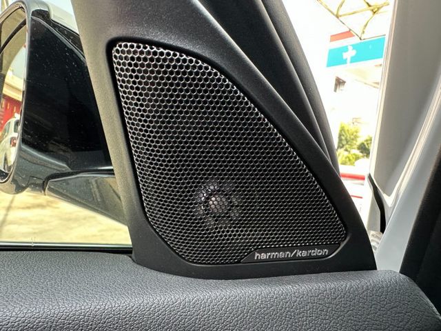 2020年領牌/總代理118i/5AS輔助駕駛/無線CarPlay/雙前座電動椅/電尾門/HK音響/氣氛燈/摸門/可全貸  第17張相片