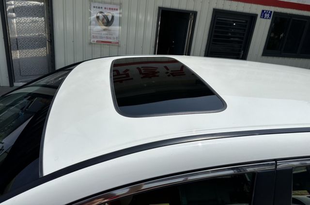 一手車 原鈑件 只跑3萬公里 你沒看錯只跑3萬公里 全程原廠保養 保固一年 可全貸  第8張相片