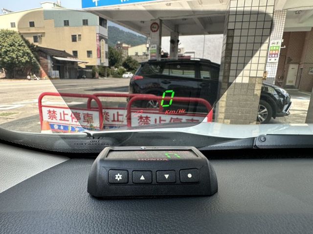 一手車 原鈑件 只跑3萬公里 你沒看錯只跑3萬公里 全程原廠保養 保固一年 可全貸  第17張相片