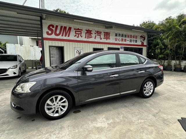 一手車 原鈑件 頂級 免鑰匙啟動 全新安卓系統 無線CarPlay 無任何待修 可全額貸款 保固一年  第7張相片