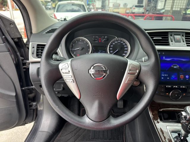 一手車 原鈑件 頂級 免鑰匙啟動 全新安卓系統 無線CarPlay 無任何待修 可全額貸款 保固一年  第10張相片