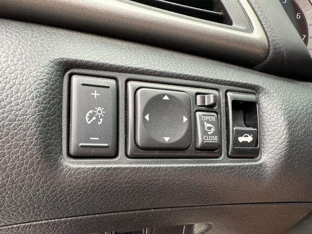 一手車 原鈑件 頂級 免鑰匙啟動 全新安卓系統 無線CarPlay 無任何待修 可全額貸款 保固一年  第16張相片