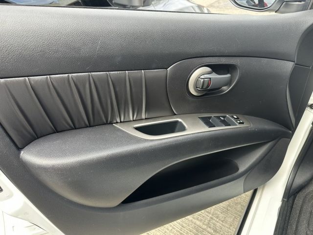 行家皮椅版 一手認證車 全車原版件 原廠保養 只跑6萬公里 可全額貸 保固2年  第16張相片