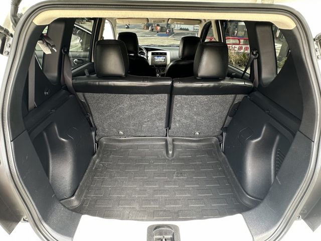 行家皮椅版 一手認證車 全車原版件 原廠保養 只跑6萬公里 可全額貸 保固2年  第18張相片