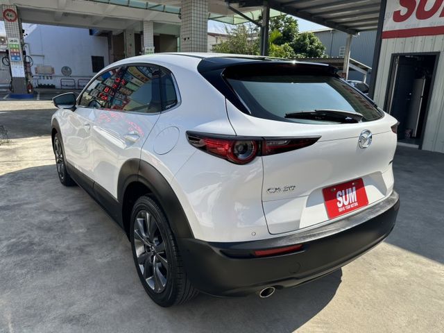 旗艦版 BOSE音響 電動椅 電動尾門 環景 盲點 ACC 換檔快撥 原鈑件認證車 可全貸 保固1年  第6張相片