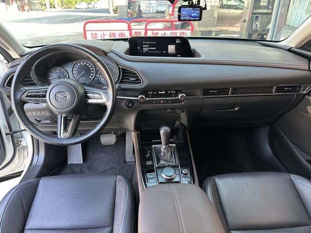 旗艦版 BOSE音響 電動椅 電動尾門 環景 盲點 ACC 換檔快撥 原鈑件認證車 可全貸 保固1年  第9張相片