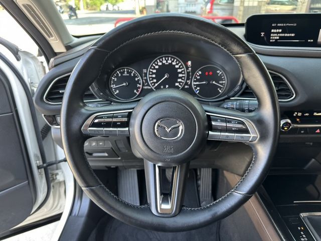 旗艦版 BOSE音響 電動椅 電動尾門 環景 盲點 ACC 換檔快撥 原鈑件認證車 可全貸 保固1年  第10張相片