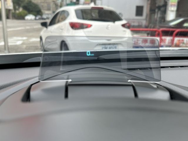 1.5柴油 一手車 IKEY摸門 恆溫 盲點 導航 定速 抬顯 18吋鋁圈 省油省稅馬力大 可全貸  第16張相片