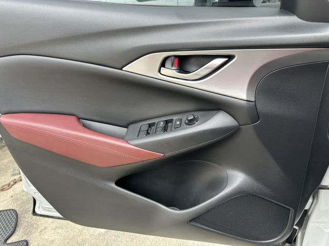 1.5柴油 一手車 IKEY摸門 恆溫 盲點 導航 定速 抬顯 18吋鋁圈 省油省稅馬力大 可全貸  第18張相片