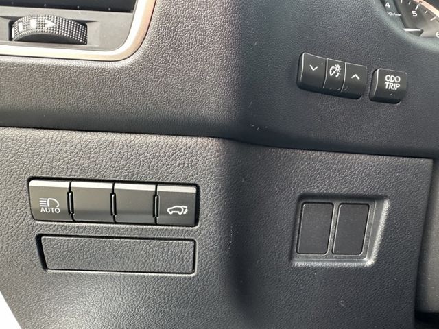 菁英plus ACC跟車/車道偏移/電尾門/雙電動加熱椅/無線CarPlay 原鈑件 全原廠保養 工單都在 已認證  第17張相片