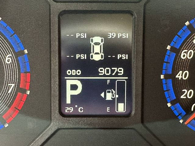 保證只跑9000公里 一手車庫車 原鈑件 IKEY摸門 盲點 電尾門 導航 倒車影像 全程原廠保養 可全貸 保固1年  第8張相片