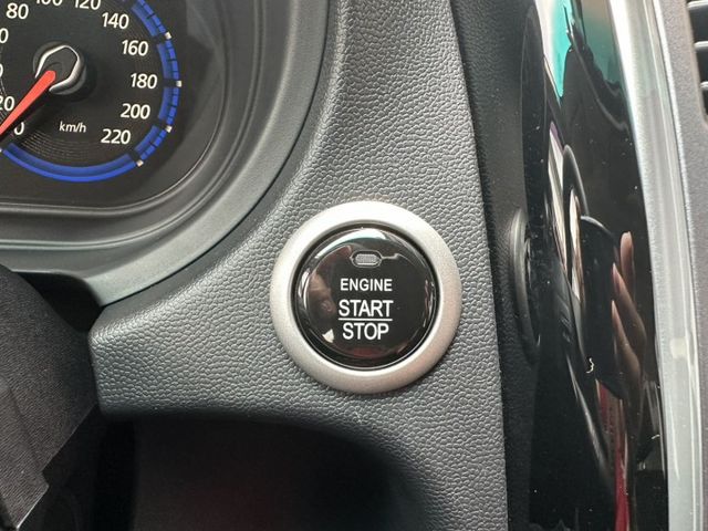 保證只跑9000公里 一手車庫車 原鈑件 IKEY摸門 盲點 電尾門 導航 倒車影像 全程原廠保養 可全貸 保固1年  第9張相片