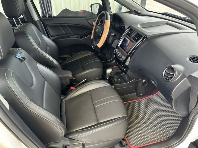 保證只跑9000公里 一手車庫車 原鈑件 IKEY摸門 盲點 電尾門 導航 倒車影像 全程原廠保養 可全貸 保固1年  第12張相片