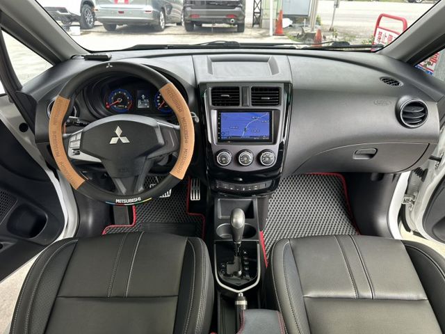 保證只跑9000公里 一手車庫車 原鈑件 IKEY摸門 盲點 電尾門 導航 倒車影像 全程原廠保養 可全貸 保固1年  第14張相片