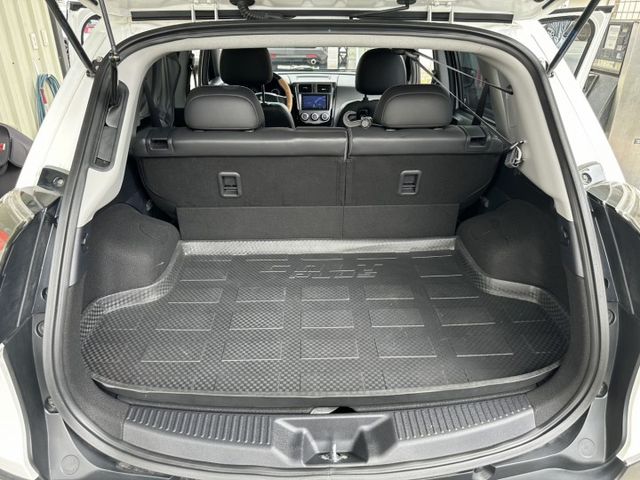 保證只跑9000公里 一手車庫車 原鈑件 IKEY摸門 盲點 電尾門 導航 倒車影像 全程原廠保養 可全貸 保固1年  第20張相片