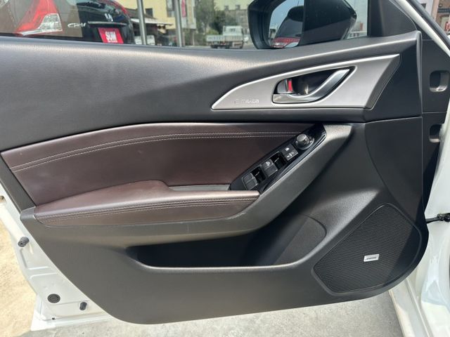 里程保證64000公里 全程原廠保養 無任何待修 內外氣氛都很好 非常好開 便宜好入手 有認證 可全貸  第13張相片