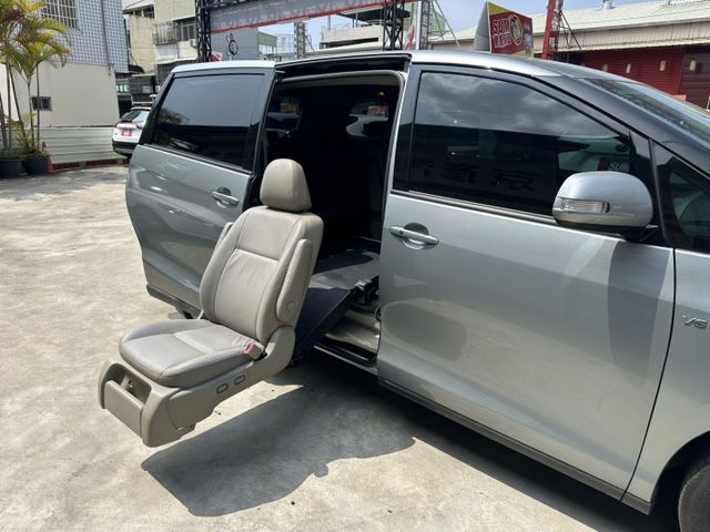 福祉車 七人座 原鈑件 認證車 車況非常好 ikey 摸門 雙電滑門 電動尾門 電動椅 無線CarPlay 可貸款  第2張相片