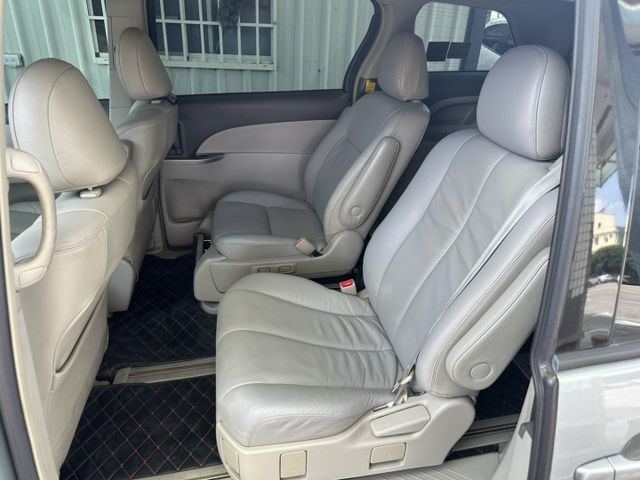 福祉車 七人座 原鈑件 認證車 車況非常好 ikey 摸門 雙電滑門 電動尾門 電動椅 無線CarPlay 可貸款  第10張相片