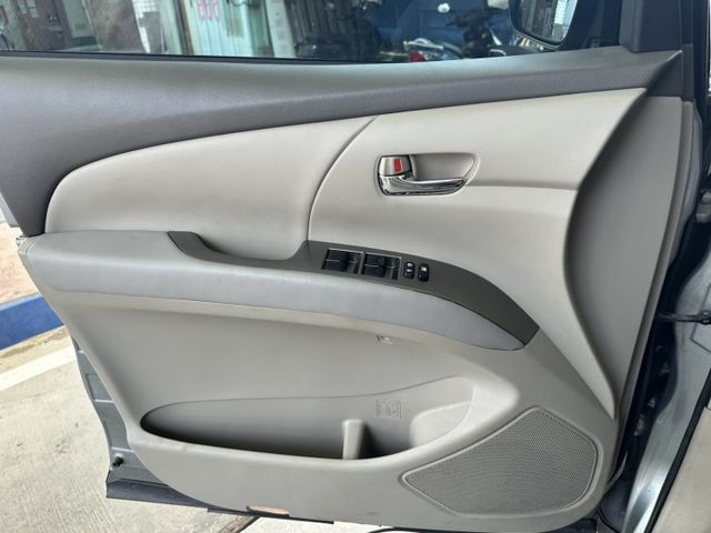 福祉車 七人座 原鈑件 認證車 車況非常好 ikey 摸門 雙電滑門 電動尾門 電動椅 無線CarPlay 可貸款  第17張相片