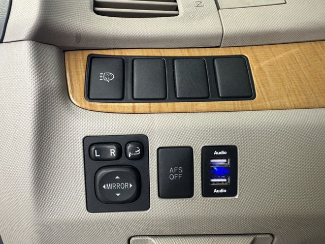 福祉車 七人座 原鈑件 認證車 車況非常好 ikey 摸門 雙電滑門 電動尾門 電動椅 無線CarPlay 可貸款  第18張相片