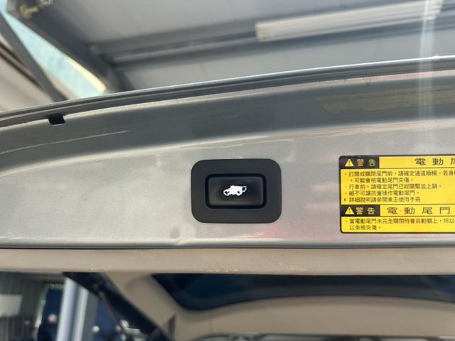 福祉車 七人座 原鈑件 認證車 車況非常好 ikey 摸門 雙電滑門 電動尾門 電動椅 無線CarPlay 可貸款  第19張相片