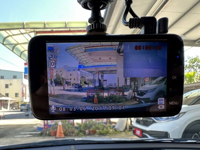 原鈑件 認證車 里程保證7.2萬公里 無線CarPlay 導航 導車影像 不用殺價就很便宜 可全貸 保固1年  第16張相片