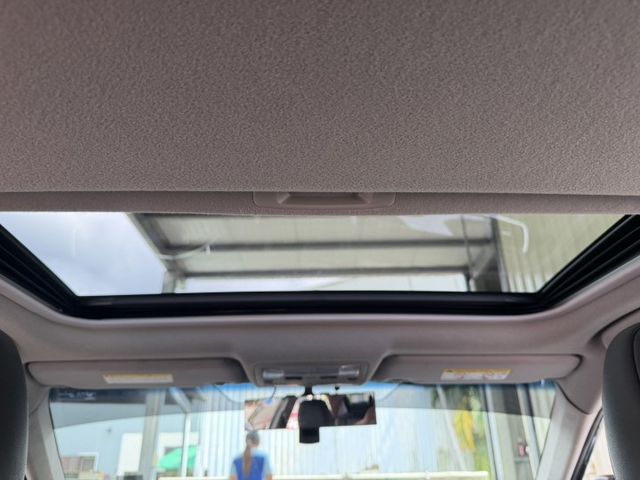 油電 一手車 原鈑件 里程保證8萬公里 IKEY摸門 天窗 無線CarPlay 電動椅 抬頭顯示 可全貸  第16張相片