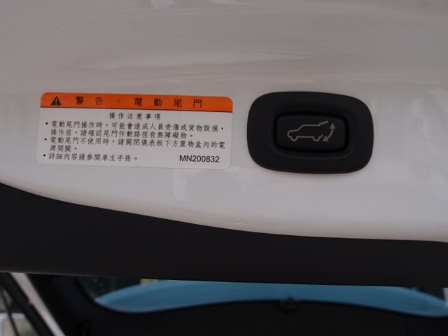 2022年9月出廠~尊貴版~LED頭燈.電尾門.盲點.電動椅~僅跑1萬3千多公里~新車保固中~里程保證  第15張相片