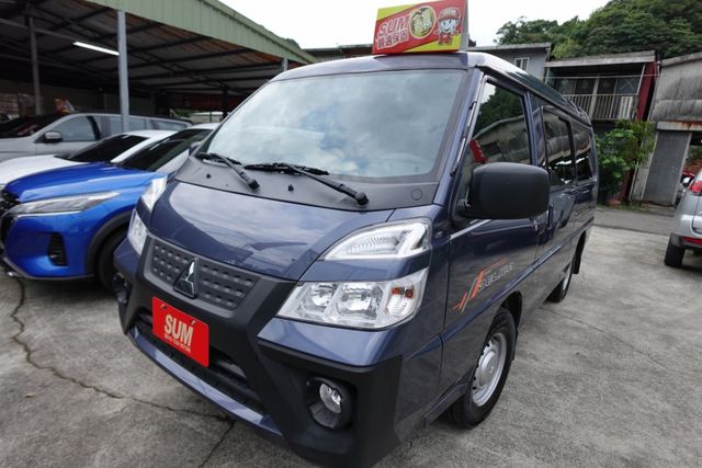 2023年7月出廠~自排8人座~盲點.電動後視鏡~實跑6萬2千公里~新車保固中~里程保證  第1張相片