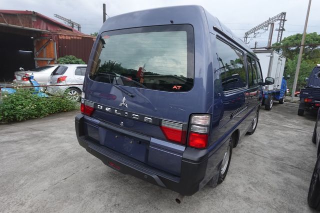 2023年7月出廠~自排8人座~盲點.電動後視鏡~實跑6萬2千公里~新車保固中~里程保證  第3張相片