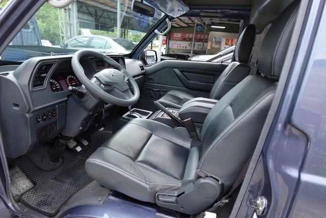 2023年7月出廠~自排8人座~盲點.電動後視鏡~實跑6萬2千公里~新車保固中~里程保證  第5張相片