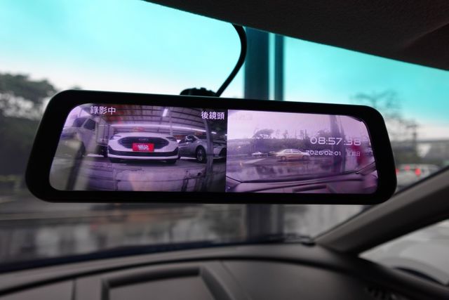 2023年12月出廠~1.5 輕鬆影音版~安卓機.電子式後視鏡~僅跑1萬8千多公里~新車保固中~里程保證  第13張相片