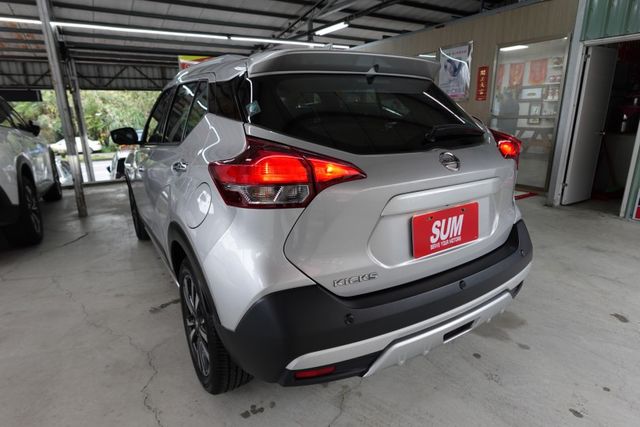 2022年9月出廠~1.5 智行旗艦版~LED頭燈.恆溫.環景.車頂架~僅跑4萬公里~里程保證  第4張相片