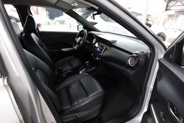 2022年9月出廠~1.5 智行旗艦版~LED頭燈.恆溫.環景.車頂架~僅跑4萬公里~里程保證  第7張相片