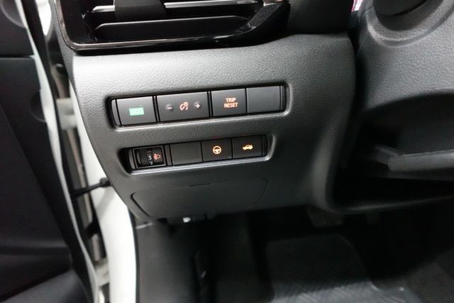 2025年3月出廠~1.6 尊爵智駕版~小改款.電子手煞車.環景.盲點.跟車~僅跑6千多公里~新車保固中~里程保證  第9張相片