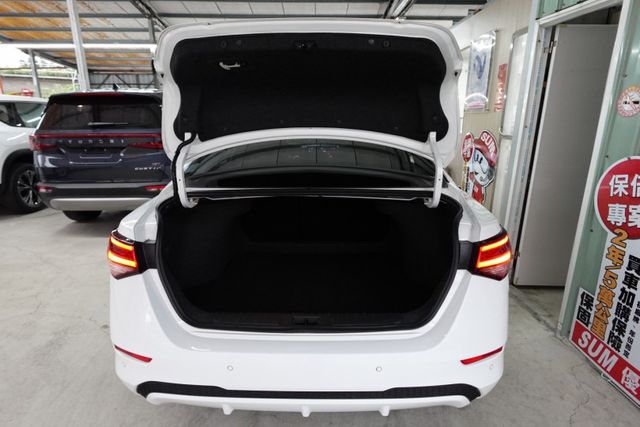 2025年3月出廠~1.6 尊爵智駕版~小改款.電子手煞車.環景.盲點.跟車~僅跑6千多公里~新車保固中~里程保證  第13張相片