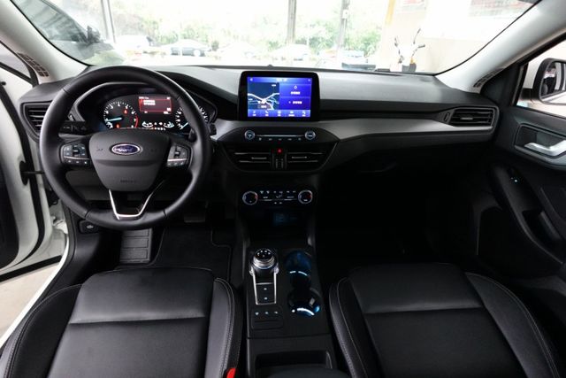 2025年4月出廠~1.5 X版~LED頭燈.盲點.導航~僅跑1萬公里~新車保固中~里程保證  第7張相片